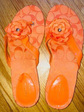 Vintage Coach Signature "Samira"  Bright Orange Flower Thong Sandals EUC Sz 7
